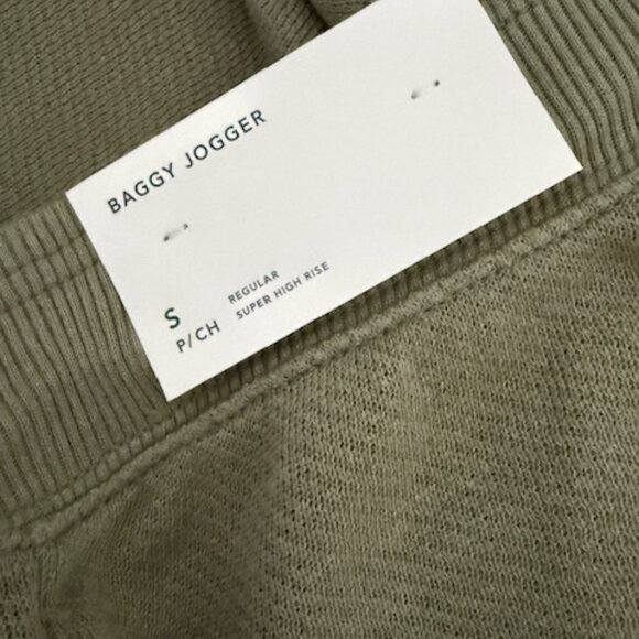 American Eagle AE Baggy Jogger - Small - NWT - Picture 2 of 3